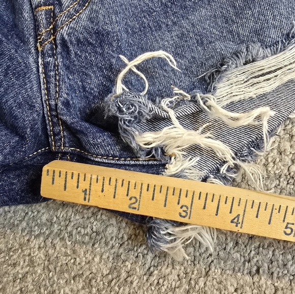Levi's Button Fly Distressed Denim Shorts Ladies Size 28 - Picture 10 of 11